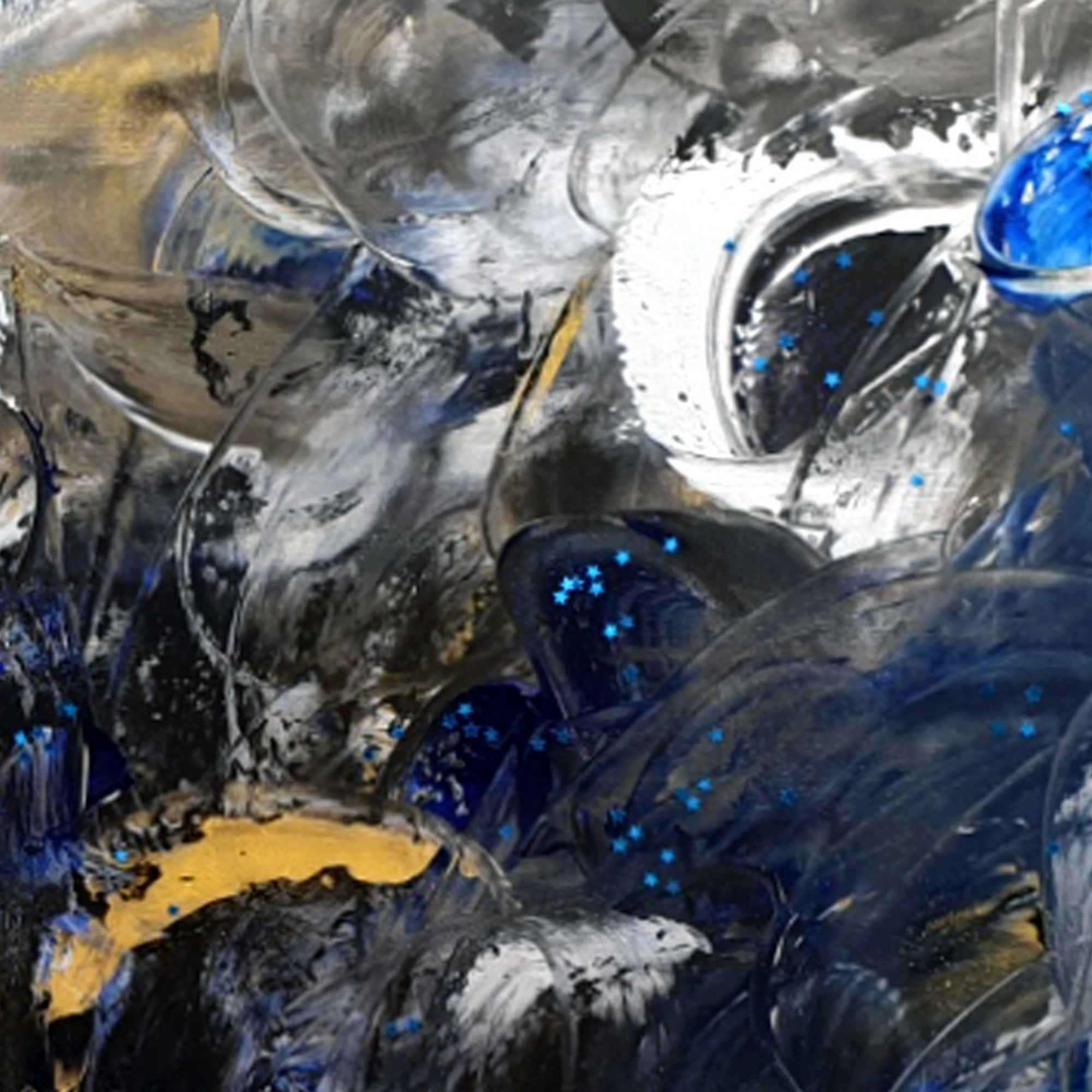 Detail eines abstrakten Gemäldes mit dunklen Blautönen, Gold, Weiß und funkelnden Sternen.