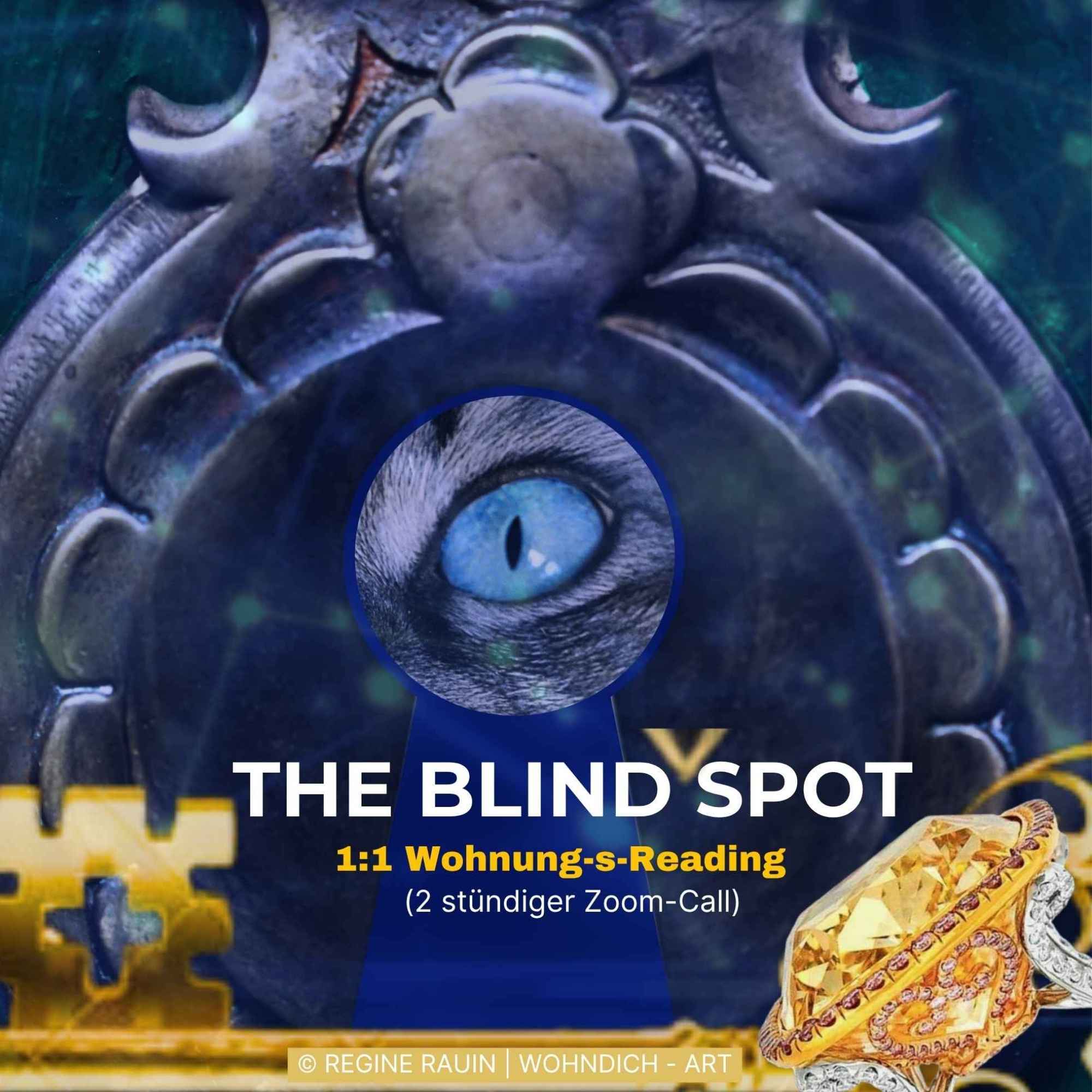 Detailreiche Collage mit geheimnisvollem Schlüsselloch, durch das ein hellblaues Katzenauge blickt. Symbolisiert Intuition, Erkenntnis & Tiefe. Darunter goldener Text „The Blind Spot“ mit Hinweis auf das 1:1 Wohnung-s-Reading. Der goldene Ring rechts steht für das Verborgene, das Wertvolle - das erkannt werden will.